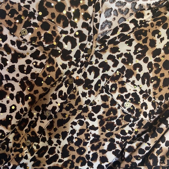 Cathy Animal Print Blouse Size XL Two Front Pockets Button Down Roll Tab Sleeve - Picture 6 of 9